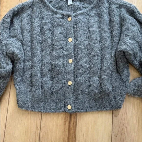 NWOT Cult Gaia x GAP collab Cozy Gray Cable Knit Cropped Cardigan Sweater - Picture 6 of 10